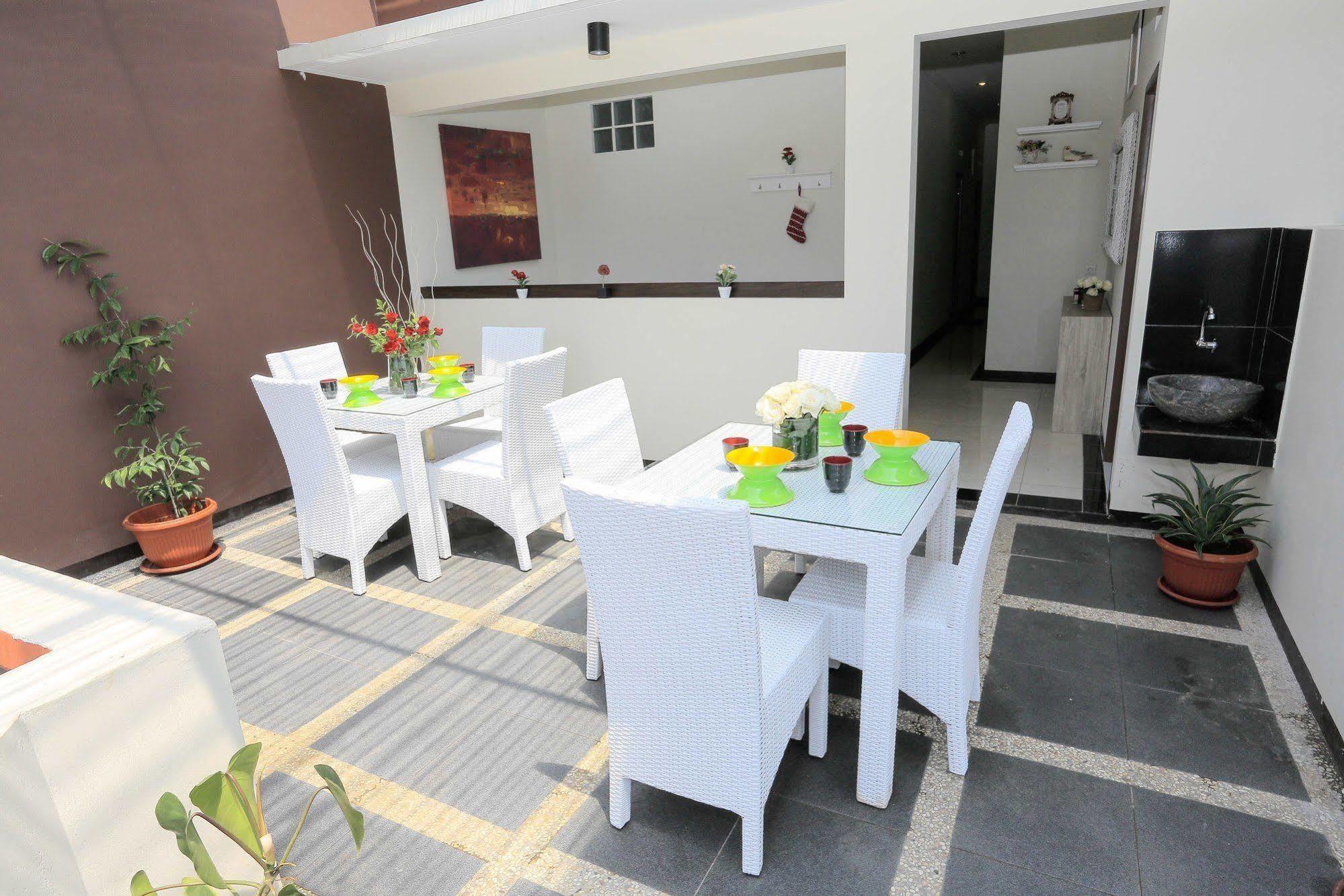 Bantal Guling Pasar Baru Hotel Bandung Ngoại thất bức ảnh