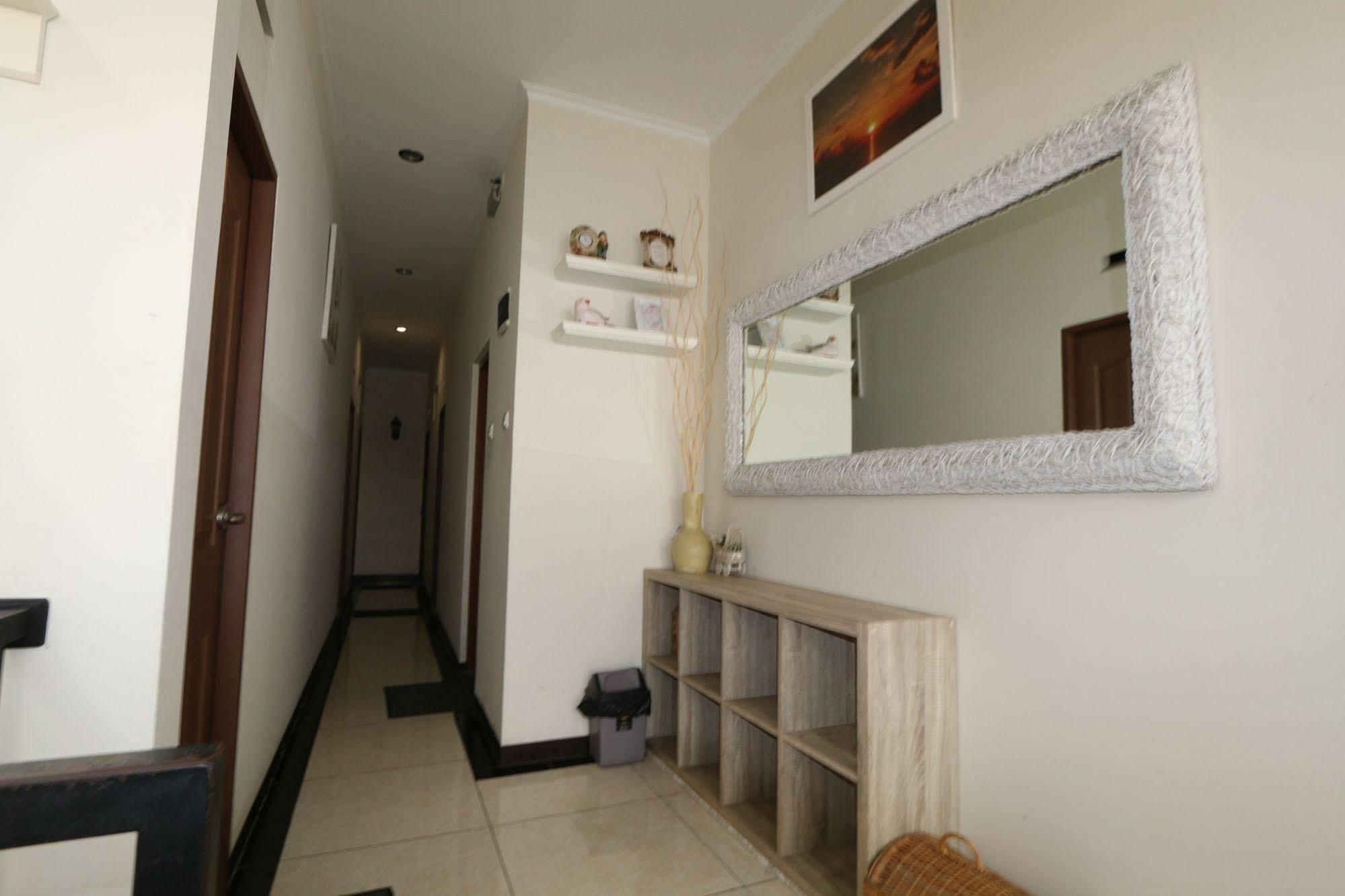 Bantal Guling Pasar Baru Hotel Bandung Ngoại thất bức ảnh